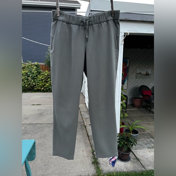 SOLD-Lululemon On The Fly - Picture 3 of 3